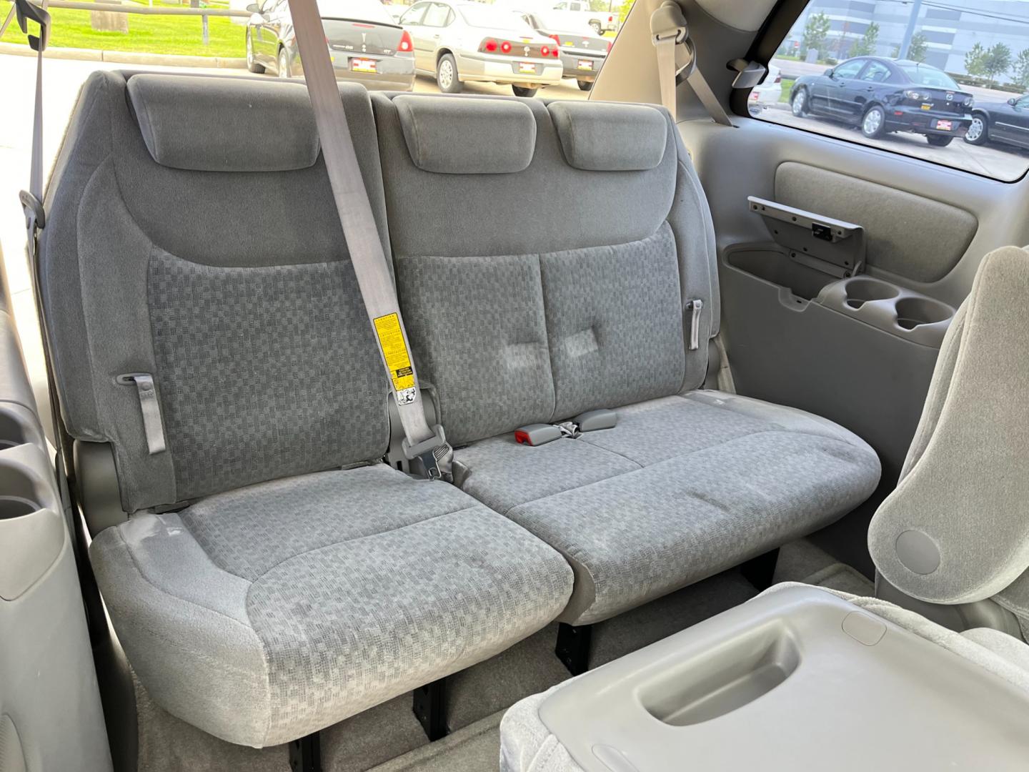 2005 SILVER /gray Toyota Sienna LE - 7 Passenger Seating (5TDZA23C75S) with an 3.3L V6 DOHC 24V engine, 5-Speed Automatic Overdrive transmission, located at 14700 Tomball Parkway 249, Houston, TX, 77086, (281) 444-2200, 29.928619, -95.504074 - Photo#13